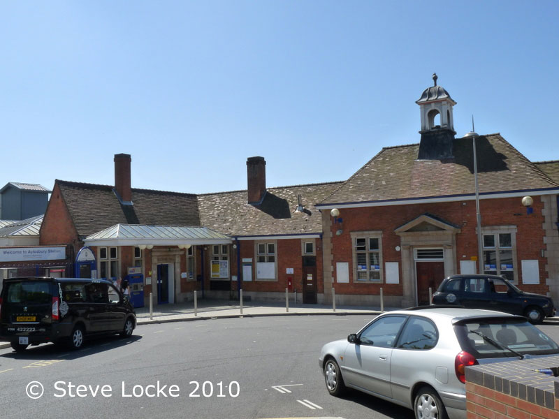 Aylesbury Station - Railway Station - Photos of Aylesbury