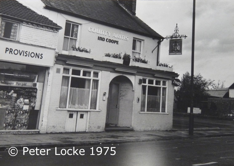 The County Arms Cambrisge Street, Aylesbury in 1975 - Old photos of Aylesbury