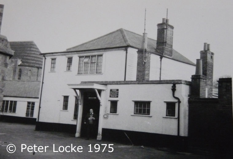 The Crown Tavern Aylesbury 1975 - Old Photos - Aylesbury's Lost Pubs