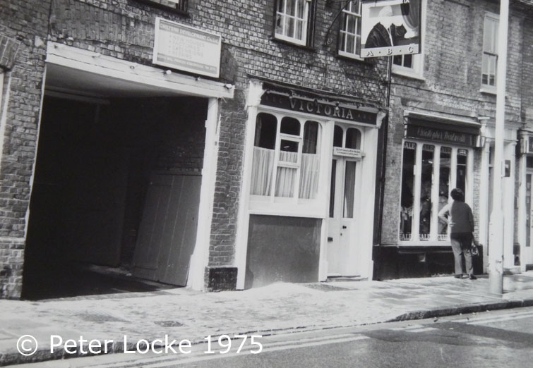 The Queen Victoria Aylesbury 1975 - Old Photos - Aylesbury's Lost Pubs