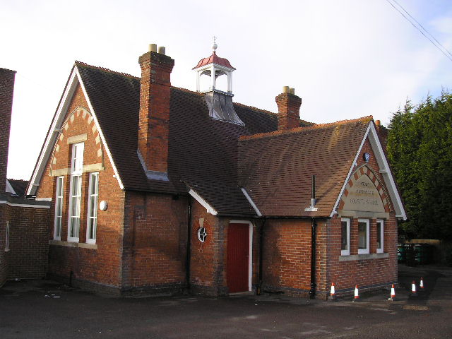 Stoke Mandeville Combined School - Photos of Aylesbury